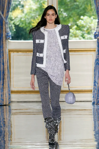 Look 11